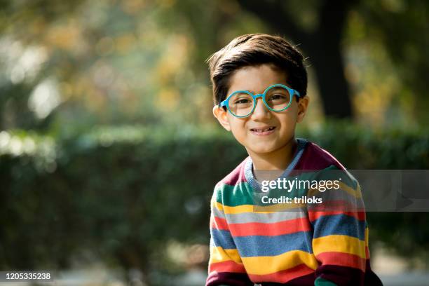 ragazzo carino al parco - boy indian foto e immagini stock