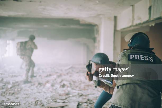 journalists in war zone - conflict zone stock pictures, royalty-free photos & images