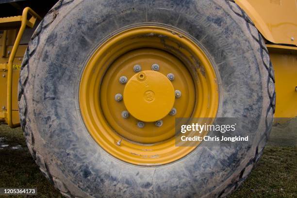 tire of heavy industrial construction vehicle - tractor tyre stock pictures, royalty-free photos & images