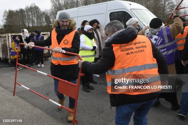 Refugee Shadi Abdulrahman , who graduated in tourism and law in Syria, prepare a food distribution in a migrant camp in Grande-Synthe, northern...