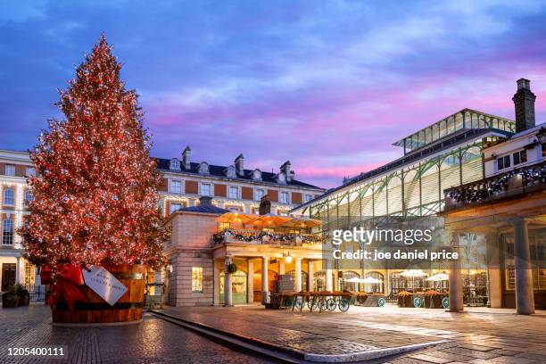 christmas tree, covent garden, london, england - christmas market uk stock pictures, royalty-free photos & images