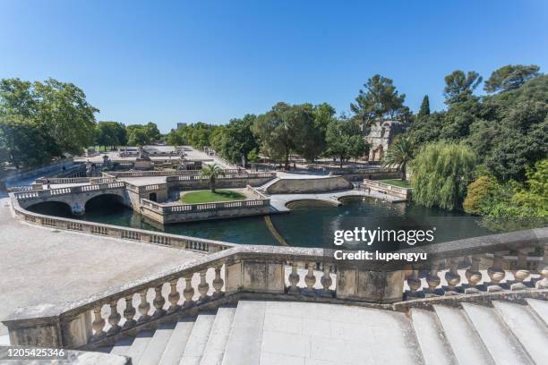 jardins de la fontaine,nimes - nîmes photos et images de collection
