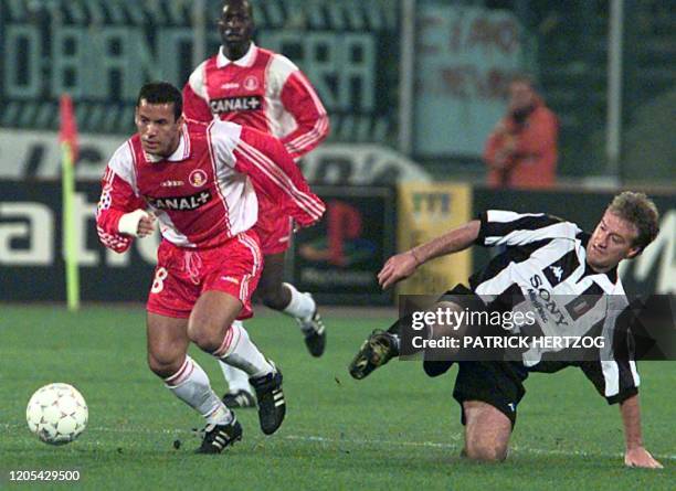 Le meneur de jeu monégasque Ali Benarbia tente de déborder le milieu de terrain turinois Didier Deschamps, le 01 avril au stade delle Alpi à Turin,...