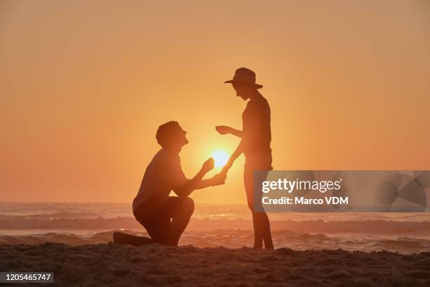 mi amor por ti es tan eterno como el sol - prometido relación humana fotografías e imágenes de stock