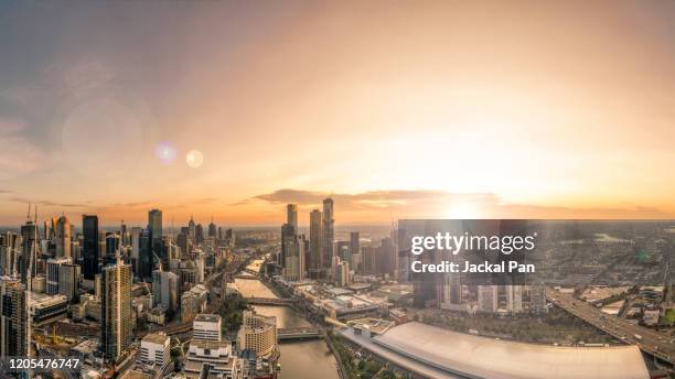 melbourne skyline - aerial melbourne fotografías e imágenes de stock