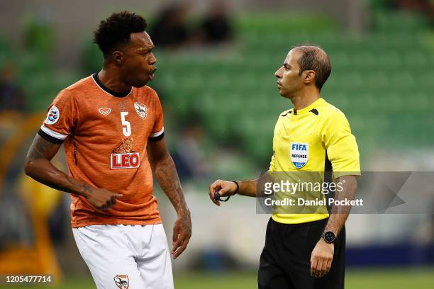 Brinner Henrique Souza of Chiangrai United speaks with referee Turki Mohammed Al Khudayr after a penalty is awarded to Ola Toivonen of the Victory...