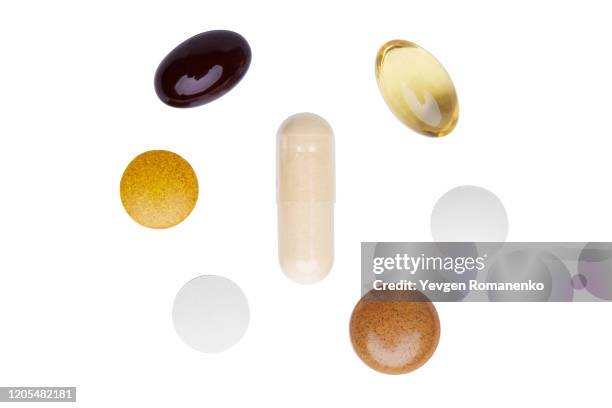 set of pills on white background - vitaminas fotografías e imágenes de stock