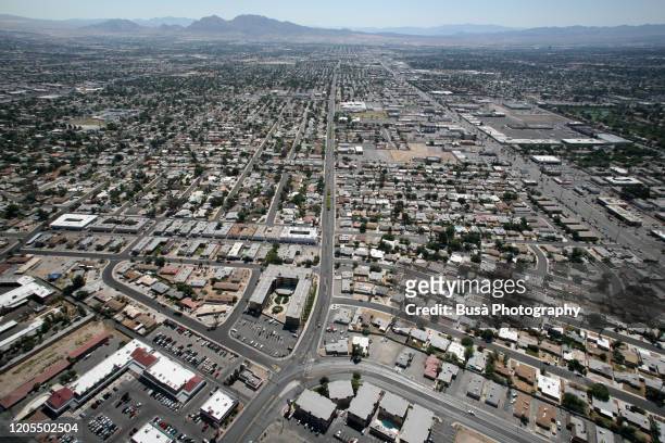 panoramic aerial view of sprawling neighborhoods of las vegas. las vegas, nevada - the mirage las vegas stock-fotos und bilder