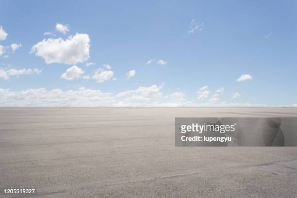 empty airport runway - airport runway 個照片及圖片檔