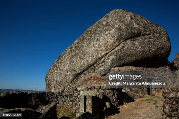 the stunning portuguese village of monsanto - steinhaus stock-fotos und bilder