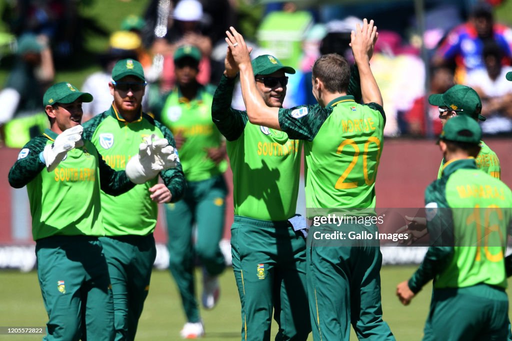 South Africa v Australia - 3rd One Day International Series