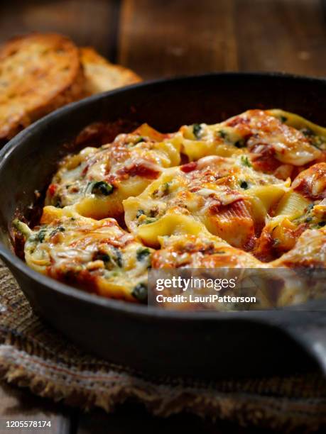 ricotta, spinach and beef stuffed shell pasta - cannelloni stock pictures, royalty-free photos & images