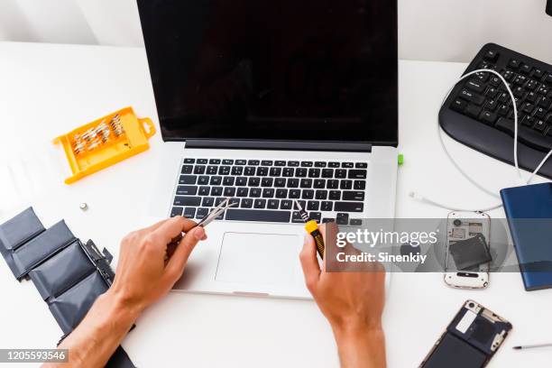 Cambio de Pantallas, Teclados y Bisagras