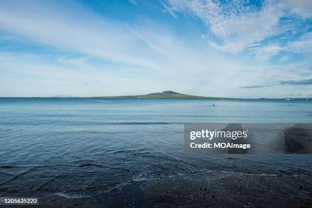 takapuna seaside view of auckland, new zealand - hauraki gulf islands stock pictures, royalty-free photos & images