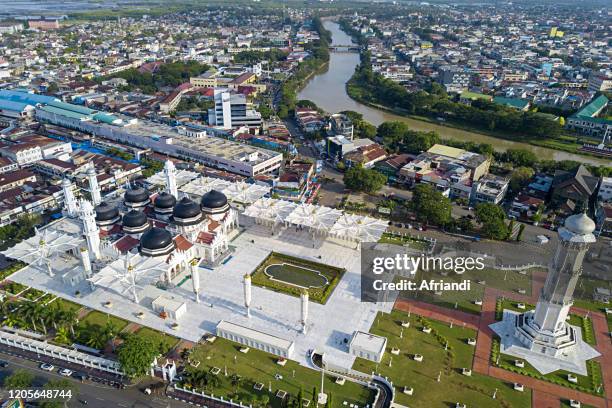 baiturrahman grand mosque - banda aceh fotografías e imágenes de stock