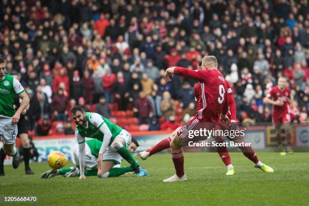 Curtis Main of Aberdeen scores during the Ladbrokes Premiership match between Aberdeen and Hibernian at Pittodrie Stadium on March 7, 2020 in...