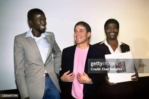 Albert Mazibuko, Paul Simon and Joseph Shabalala at a news conference announcing the release of Simon's 'Graceland' album in New York City on August...