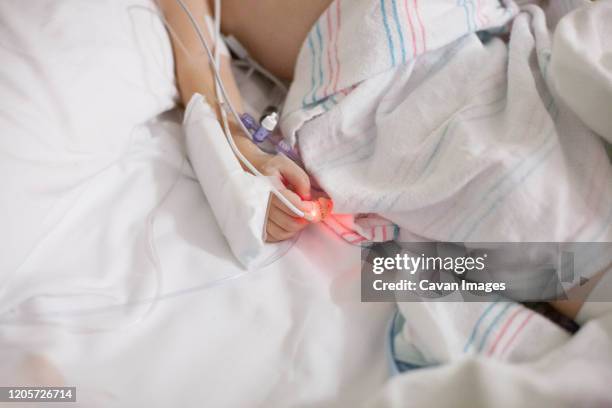 iv and pulse ox hooked up to toddler in hospital. - children's hospital stock pictures, royalty-free photos & images