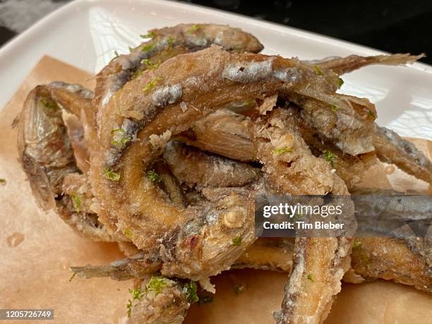appetizer of anchovies battered and deep fried. - eperlano fotografías e imágenes de stock