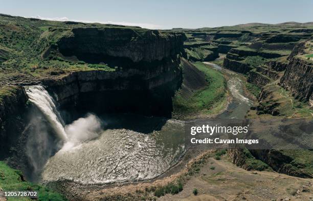palouse falls is one of the largest waterfalls in the northwest. - walla walla stockfoto's en -beelden