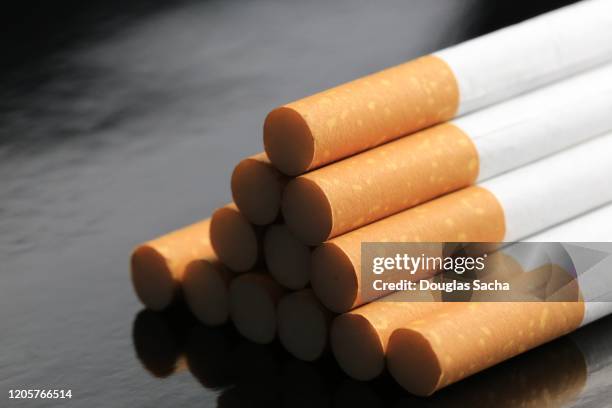 high angle view of cigarettes stacked on table - cigarette pack stockfoto's en -beelden