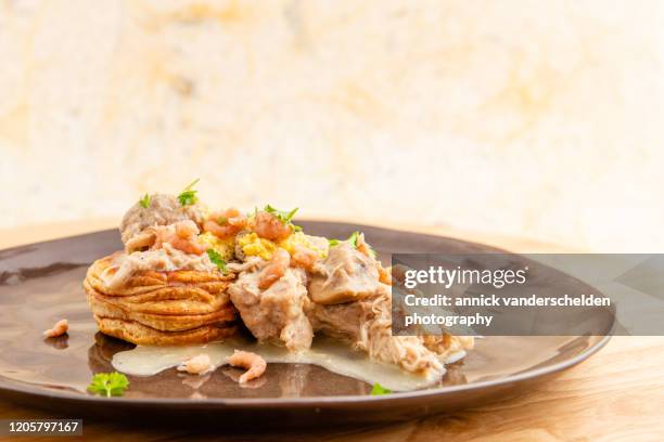 vol-au-vent dish - sweet bread fotografías e imágenes de stock