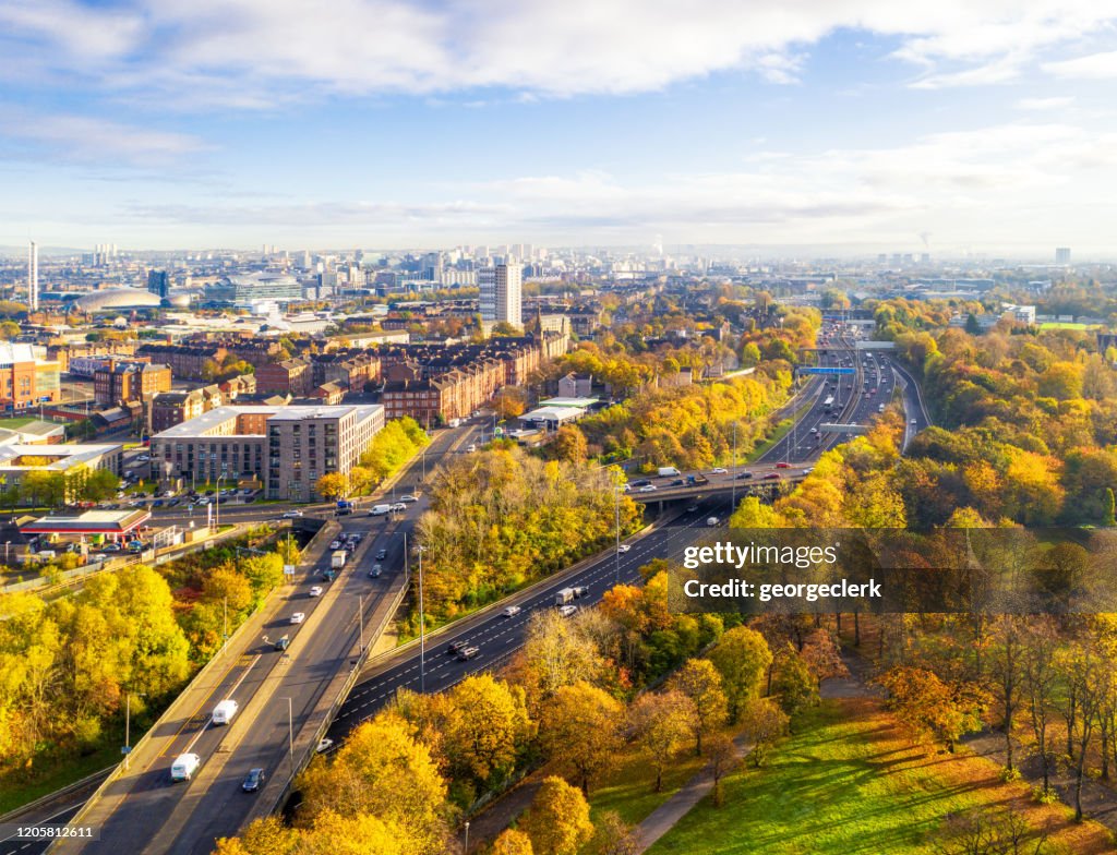 Glasgows Stadtbild im Herbst