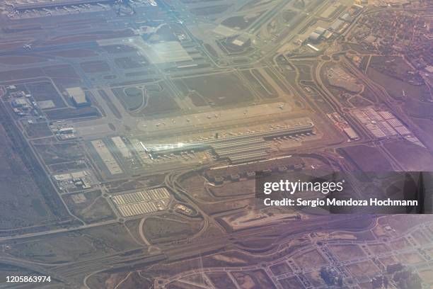 an aerial view of barajas international airport - madrid, spain - flughafen madrid barajas stock-fotos und bilder