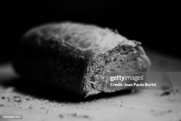 homemade bread on a tray - padaria stockfoto's en -beelden