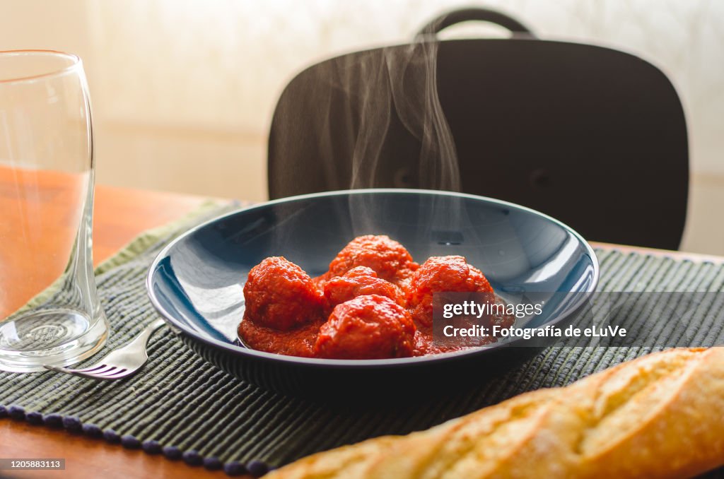 Meatballs in sour tomato sauce