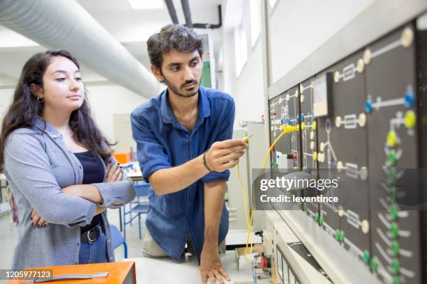 Serial Electrical Engineering Electrical Series Circuit Photos and Premium High Res Pictures - Getty ...