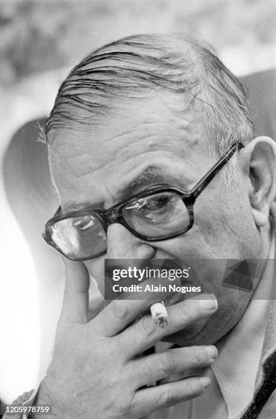 Portrait du philosophe français et écrivain Jean-Paul Sartre qui s'est rendu à la prison de Stuttgart en Allemagne, pour rencontrer l'anarchiste...