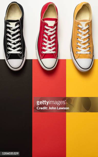 german flag sneakers - german flag wallpaper stock-fotos und bilder