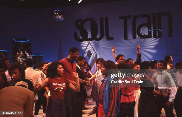 Soul Train Dancers Photos and Premium High Res Pictures - Getty Images