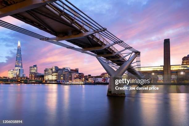 dramatic sunrise, millennium bridge, london, england - ミレニアムブリッジ ストックフォトと画像