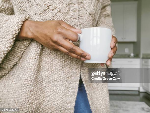 midsection of woman holding coffee cup - braccio umano foto e immagini stock