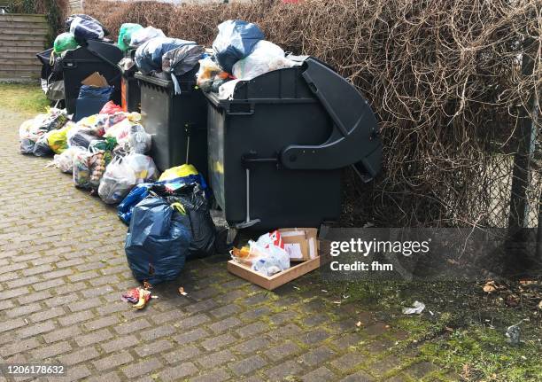 Overloaded Dustbin Overflowing Bins Photos and Premium High Res Pictures - Getty Images