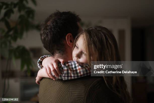 a father and his daughter cuddling at home - father daughter 個照片及圖片檔