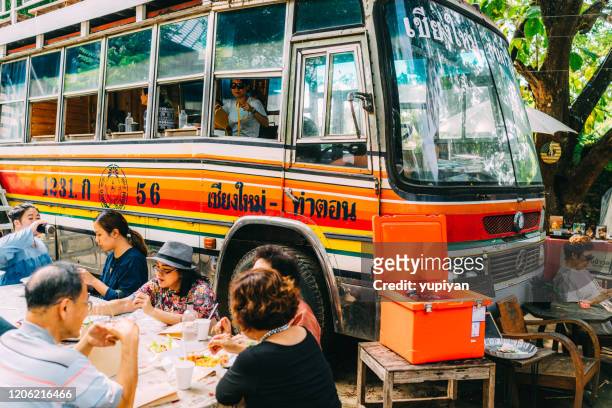 tourist people in outdoor market of chiangmai - chiang mai sunday market stock pictures, royalty-free photos & images