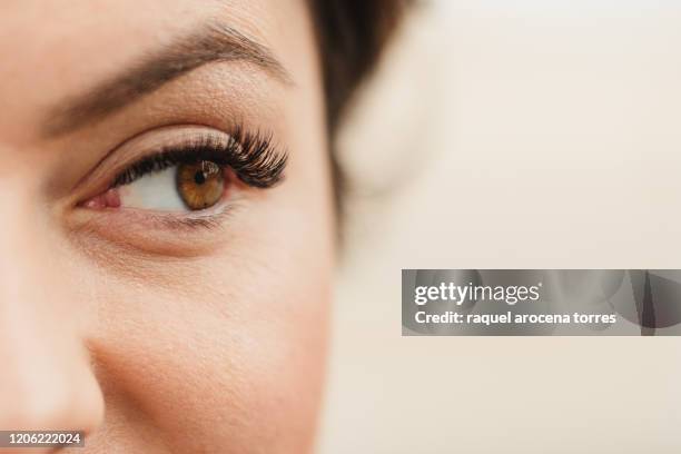 white young woman with eyelash extensions - wimpern stock-fotos und bilder
