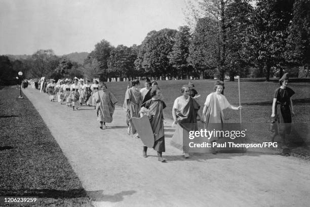 Helen Taft Manning , daughter of US President William Howard Taft and his wife Helen Herron, with fellow students and school staff on their way to a...