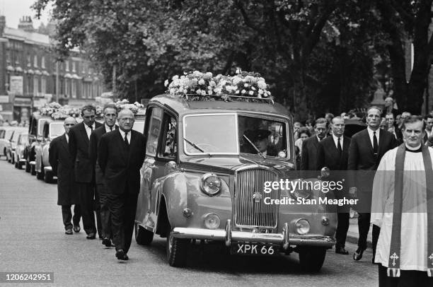 Pallbearers British entertainer Bruce Forsyth , British boxing promoter Jack Solomons , British boxing referee Teddy Waltham, and British heavyweight...