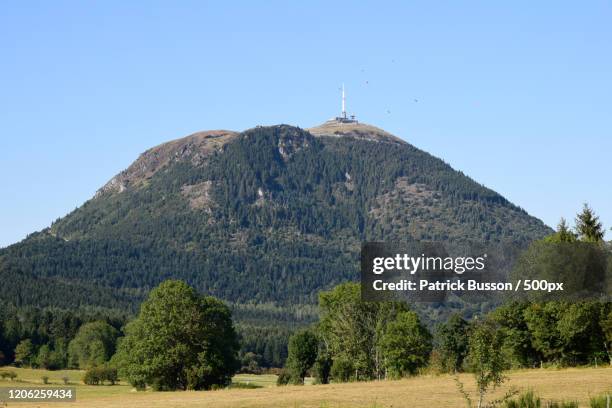 landscape with volcano, orcines, auvergne, france - puy de dome photos et images de collection