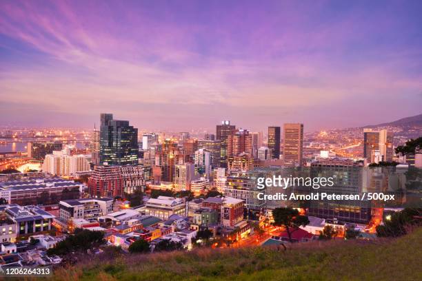 sunset over central business district (cbd) of cape town, south africa - cape town cbd stock pictures, royalty-free photos & images