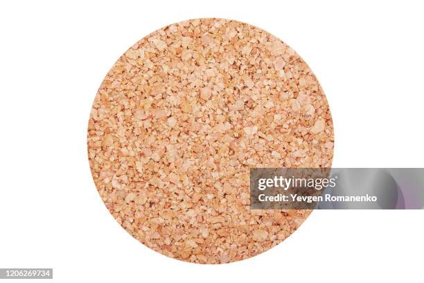 cork coaster isolated on white background - bouchon en liège photos et images de collection