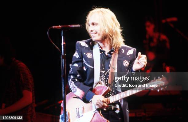 Tom Perry 7,173 Tom Petty Performing Stock Photos, High-Res Pictures, and Images ...