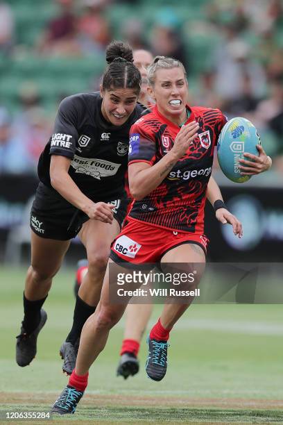 Samantha Bremner of the Dragons runs in a try during Day 2 of the 2020 NRL Nines at HBF Stadium on February 15, 2020 in Perth, Australia.