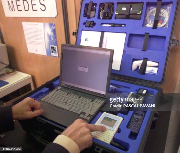 Photo prise le 23 mars 2000, de la valise station de télémédecine portable mise au point par le CNES à Toulouse, lors du congrès mondial de...