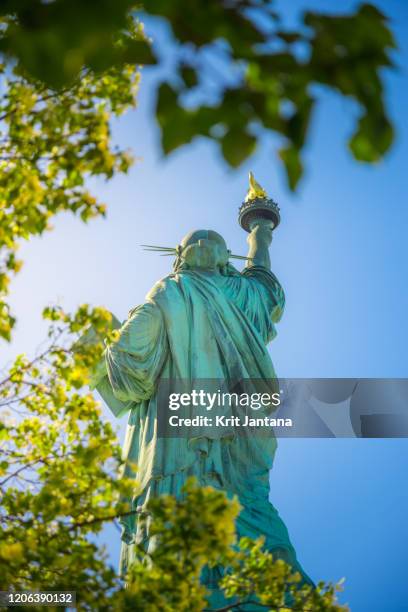 statue of liberty - staten island ferry - fotografias e filmes do acervo