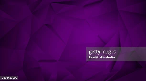 illustrazioni stock, clip art, cartoni animati e icone di tendenza di sfondo triangolare astratto - purple background